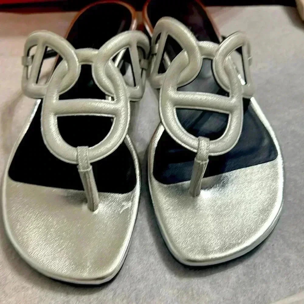 Hermes
Metallic Suede Goatskin
Beach Sandals 38 Silver - Picture 9 of 13